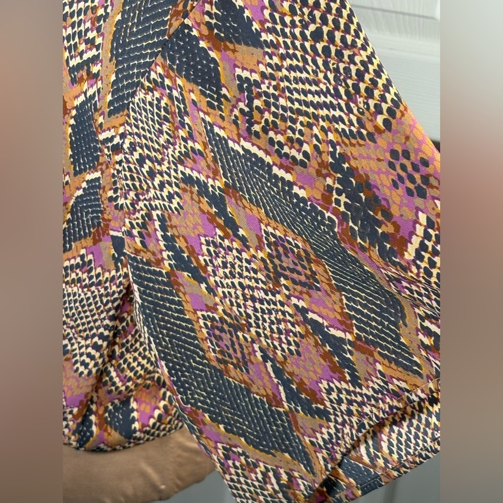 Adrienne Vibrant Patterned V-Neck Blouse NWT Small - Picture 8 of 9